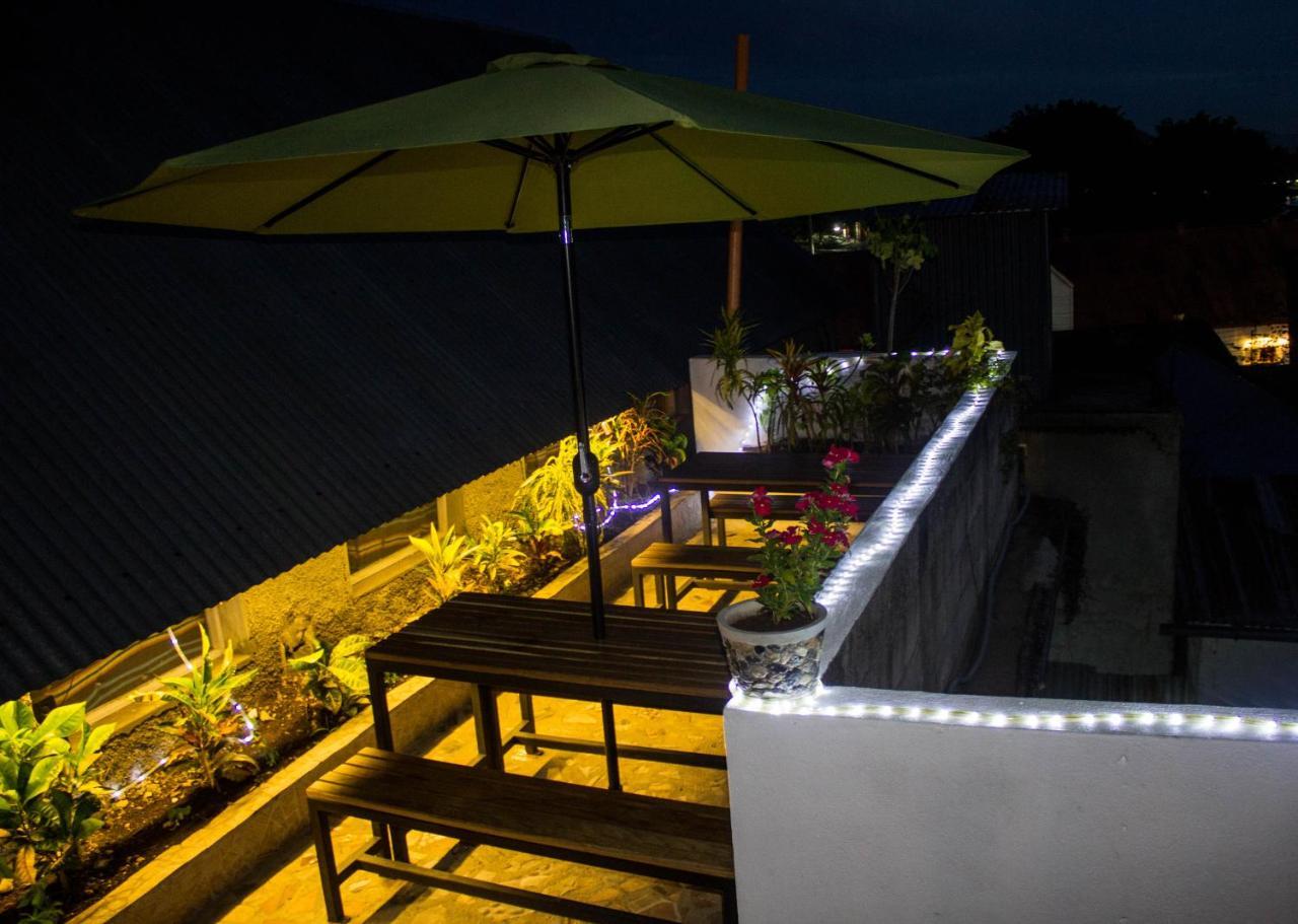 Tikal Backpackers Hostel Flores Bagian luar foto