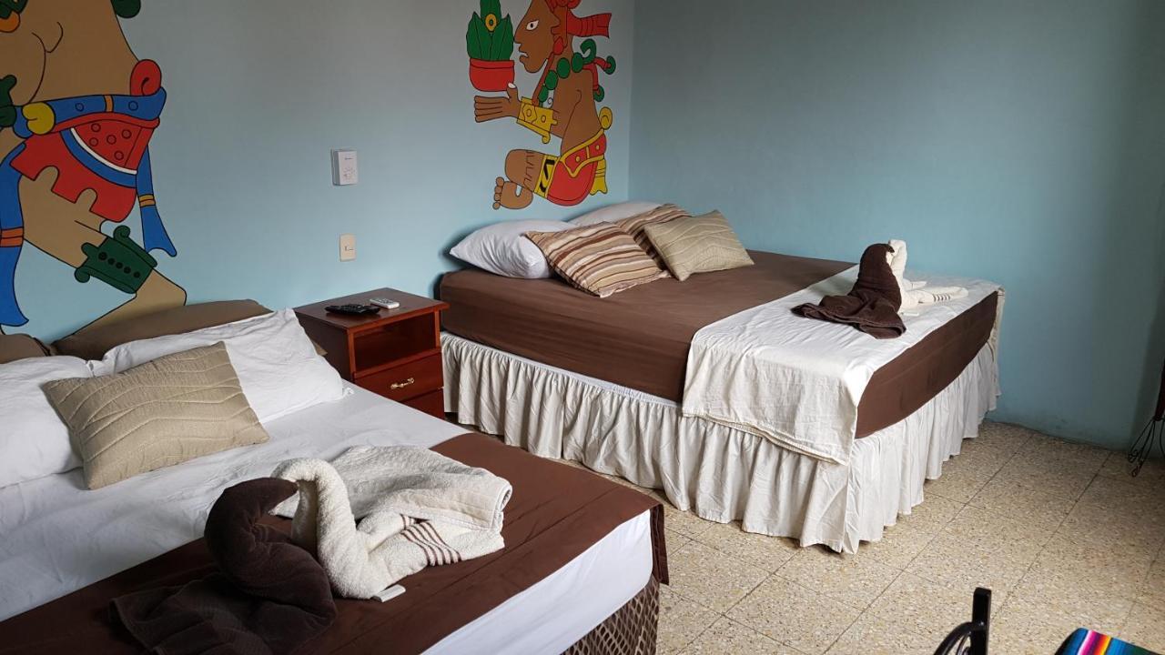 Tikal Backpackers Hostel Flores Bagian luar foto