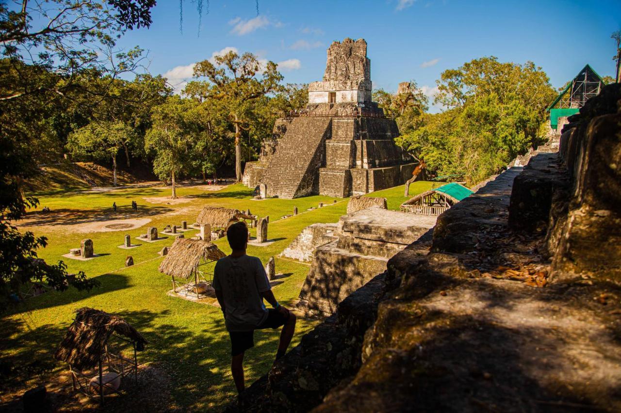 Tikal Backpackers Hostel Flores Bagian luar foto